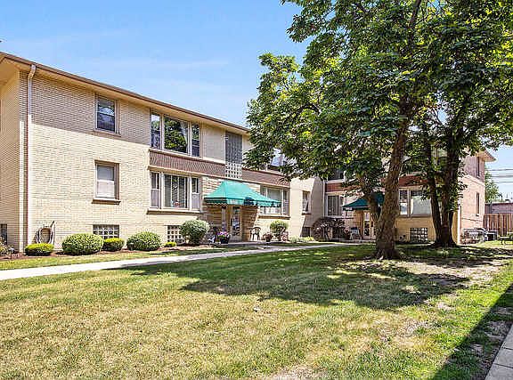 2nd image of 10513 S Artesian Ave #1