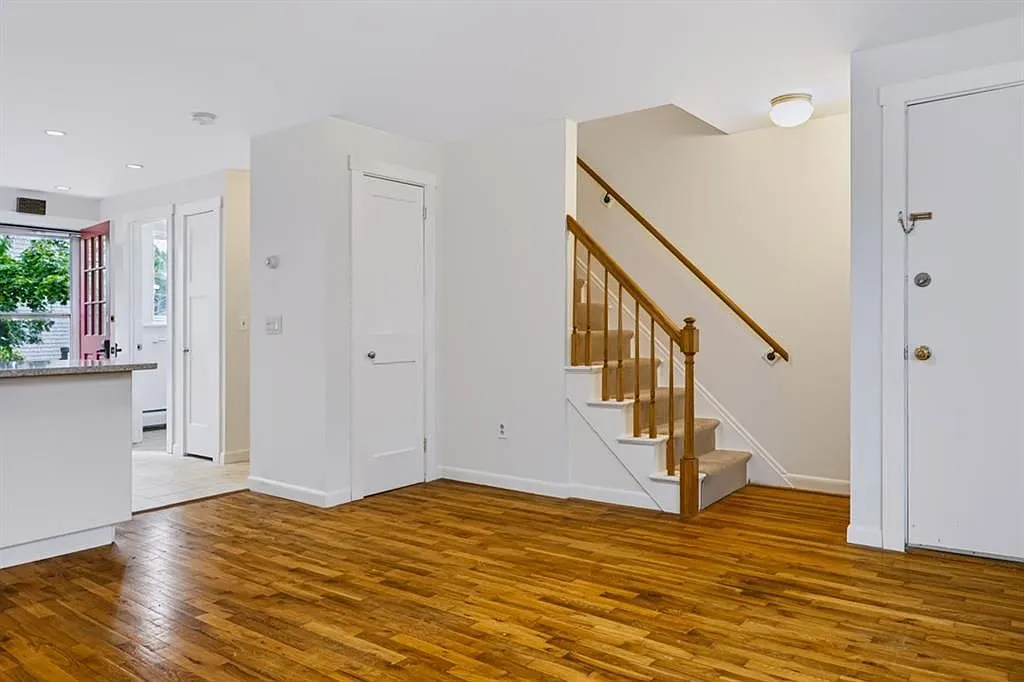 2 bed, 1.0 bath, 876 sqft, $2,750 — Photo 4