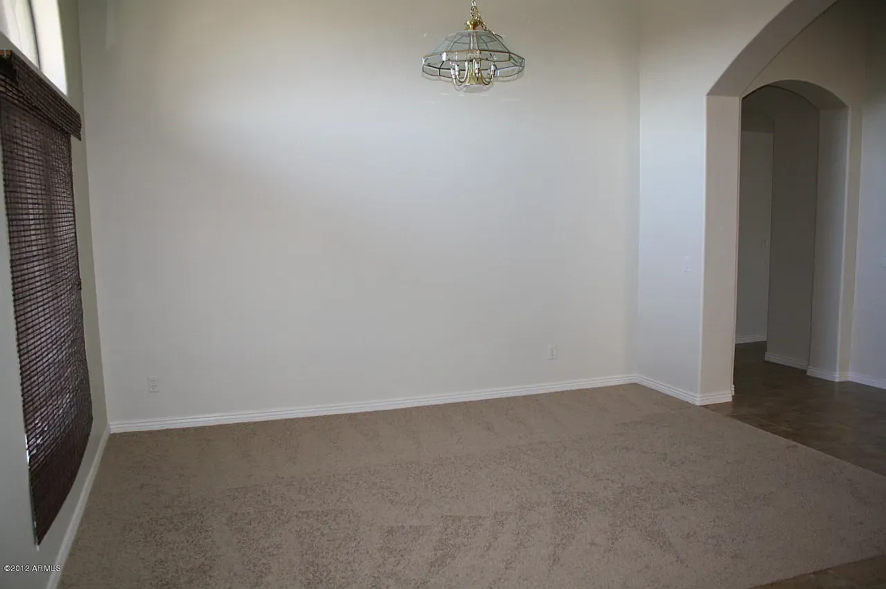 4 bed, 3290 sqft, $2,800 — Photo 4