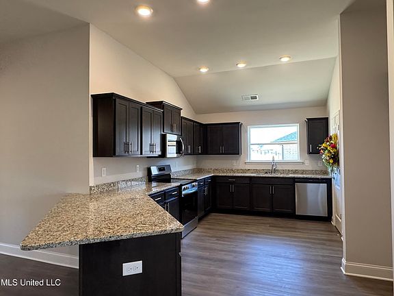 3rd image of 3513 Jaguar Blvd