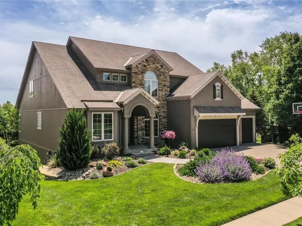 9321 W 156th Pl, Overland Park, KS 66221