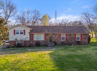 129 Lake Point Dr, Gallatin, TN 37066