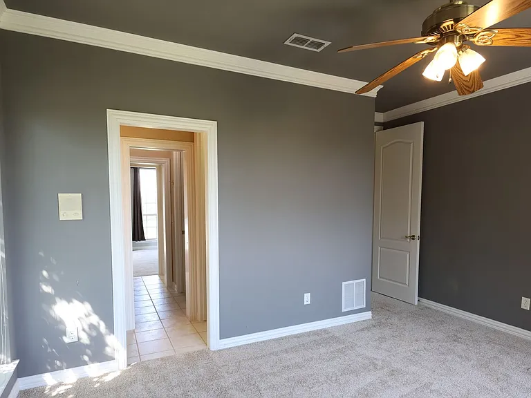 5700 FM 424 — Photo 39