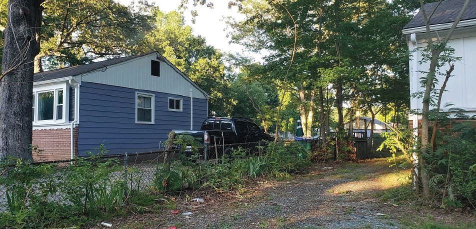 2nd image of 1107 Bramwell Rd