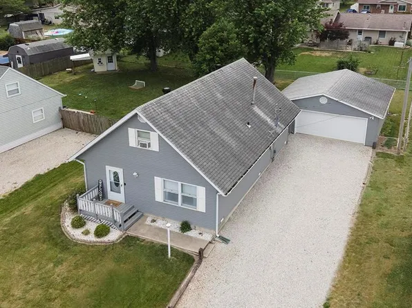 2960 Poplar St, Highland, IL 62249