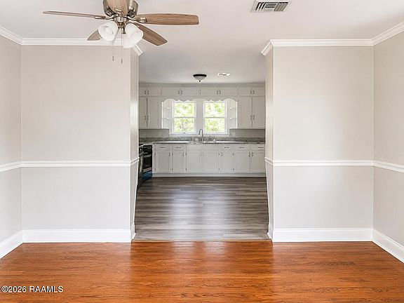 4th image of 712 Arthur St