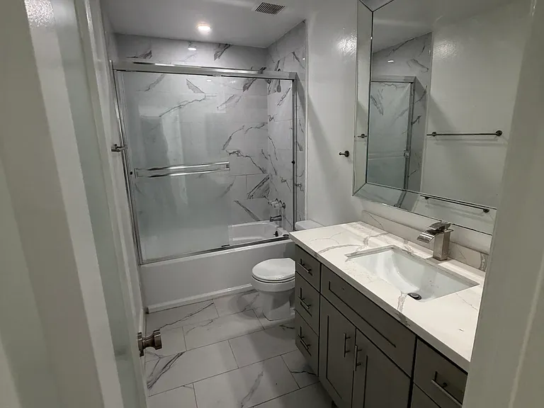 1341 Berkeley St #4 — Photo 4