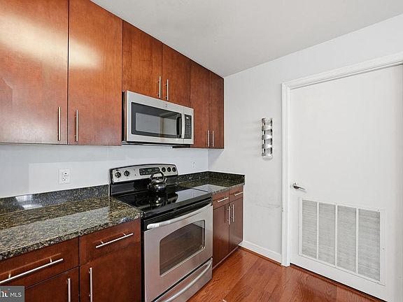 4th image of 157 Fleet St Unit 304