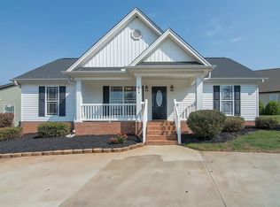 404 Split Oak Ln, Inman, SC 29349