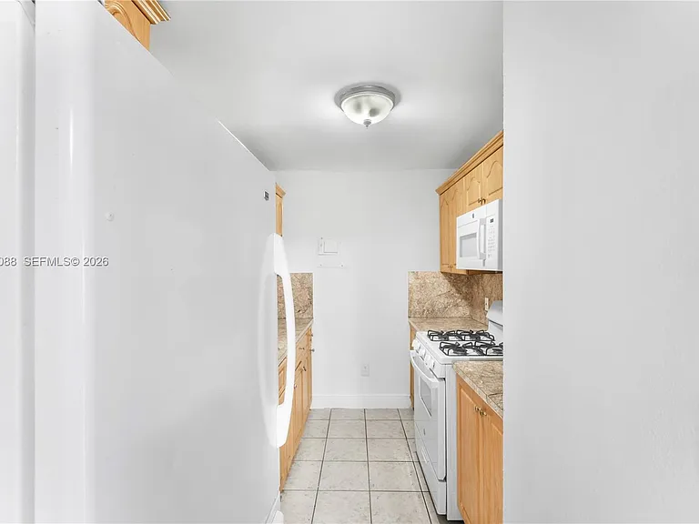 1305 W 53rd St #420 — Photo 8