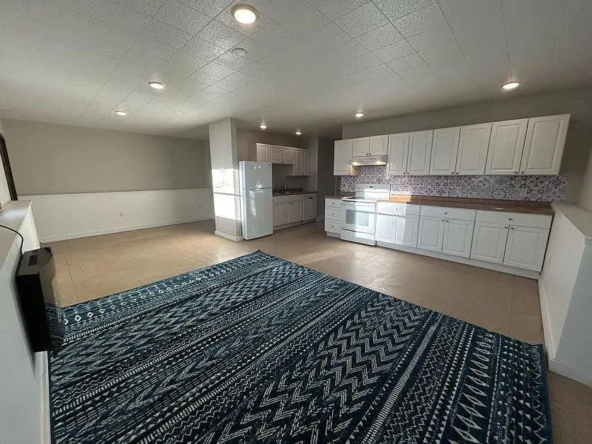 3 bed, 1200 sqft, $1,700 — Photo 2