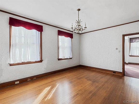 5th image of 4415 Augusta Ave