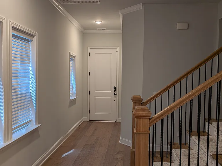 2561 Barry St — Photo 2