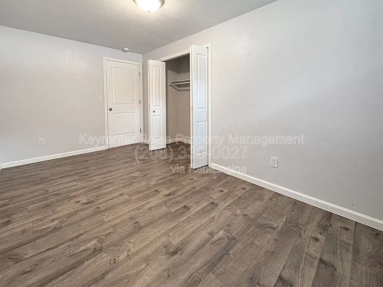 1773 W Victory Rd — Photo 12