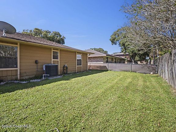 2nd image of 1780 Stewart Pl