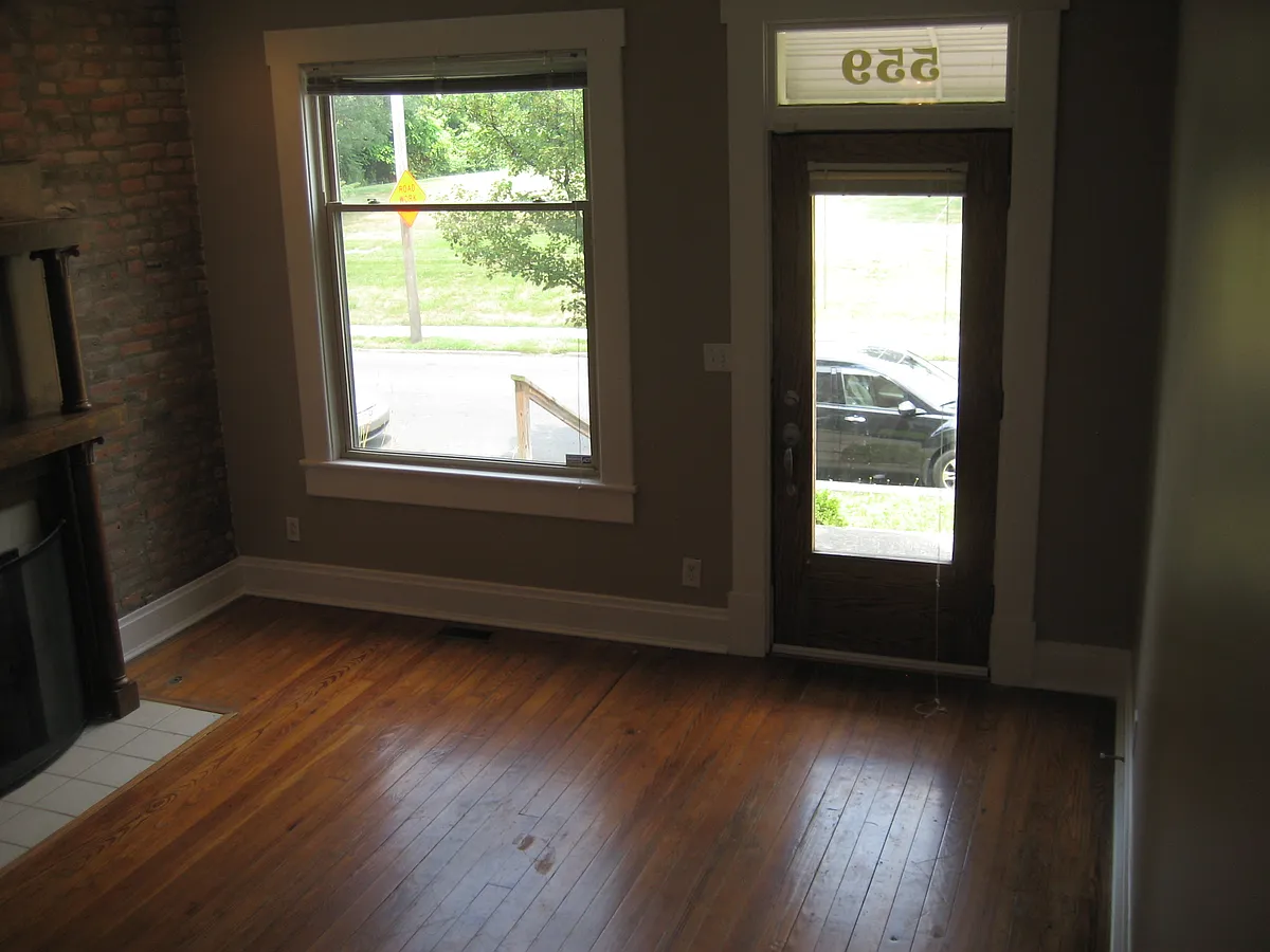 Building Photo - 561 W 3rd Ave #561