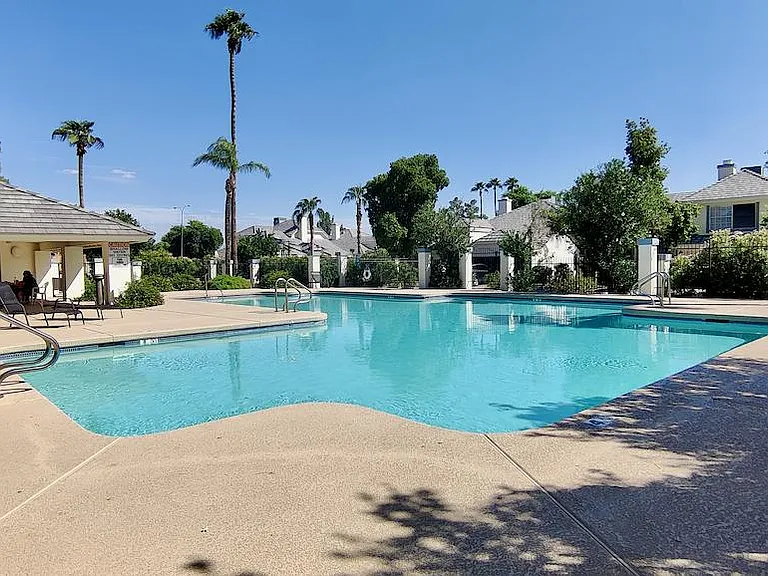 1114 N Madrid Ln — Photo 5