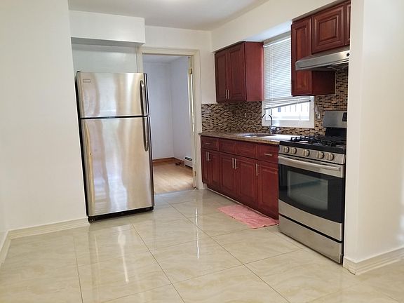 5th image of 17-19 Clintonville St #1