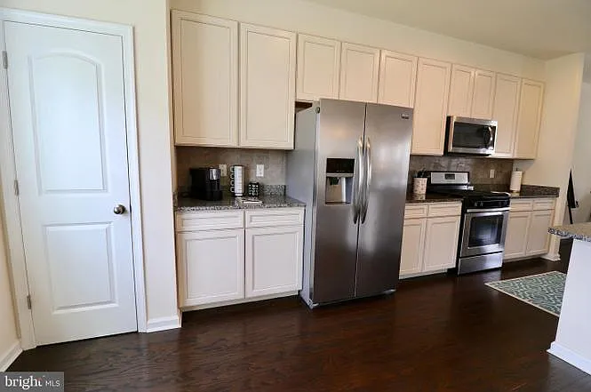 145 Time Cir — Photo 11