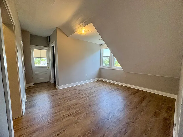 115-117 S Market St — Photo 13
