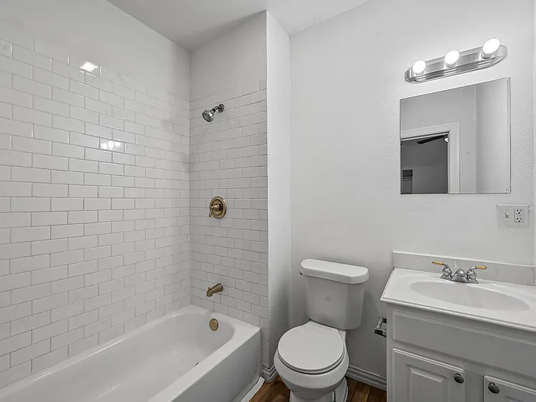 708 W Day St — Photo 8