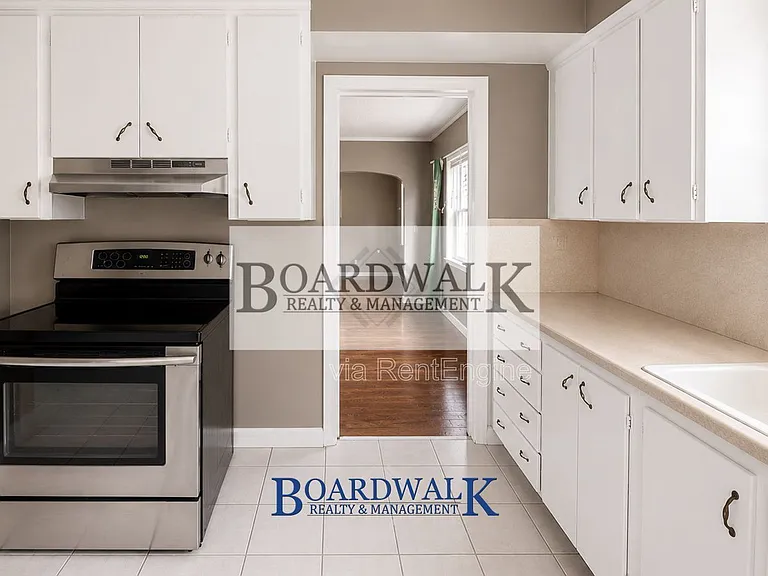2725 S Lake St #1 — Photo 9