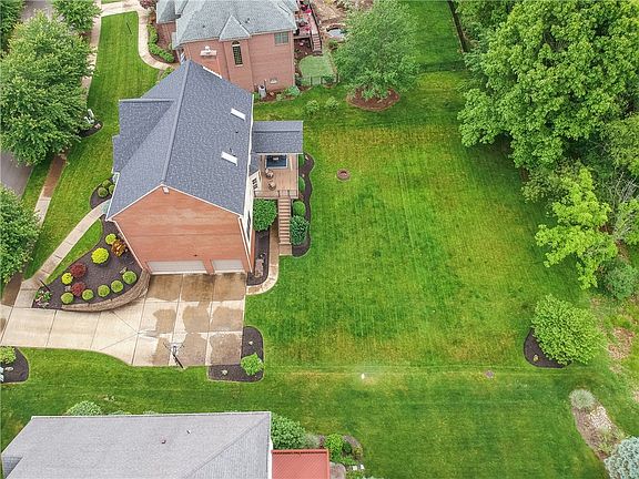 5th image of 358 Steeplechase Dr