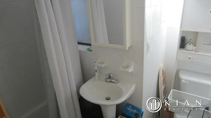 Rented by Kian Realty | media 11