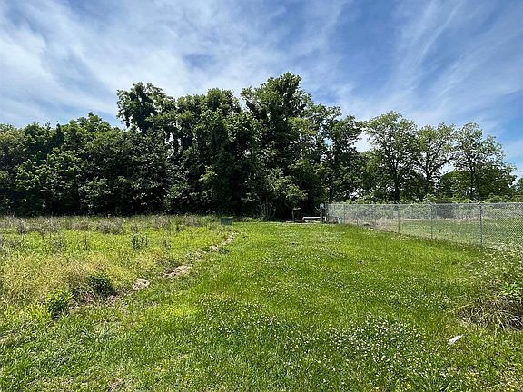 3rd image of LOT-13M Jackson St