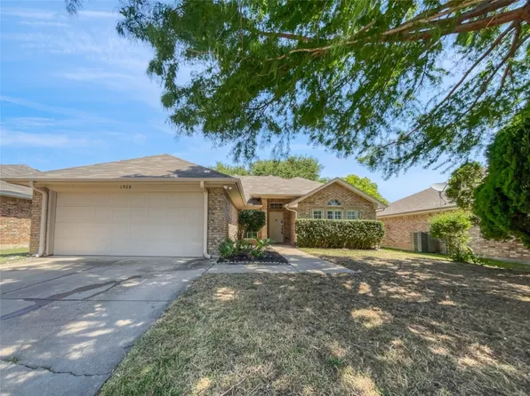 1928 Green Willow Dr, Fort Worth, TX 76134