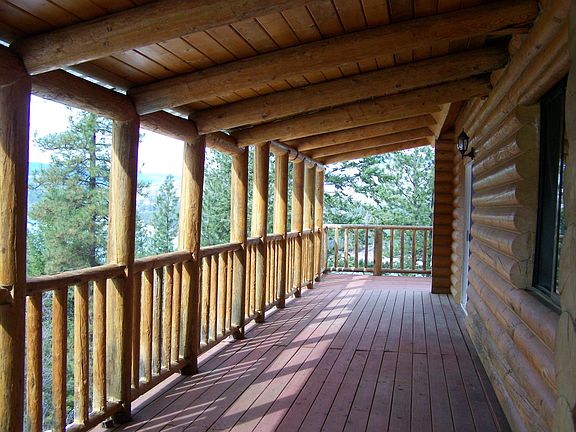 upstairs covered deck