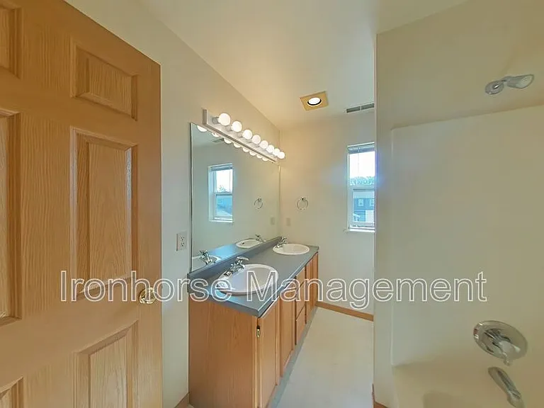 2460 Wheeler Dr #B — Photo 13