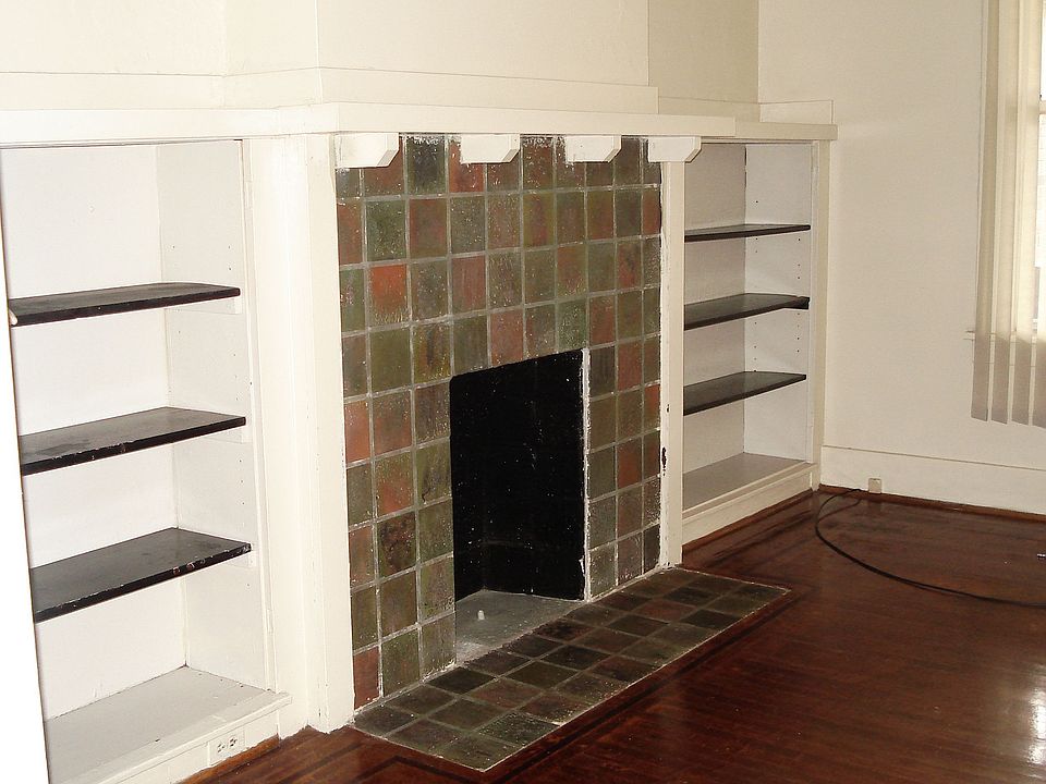 Living Room w/ built ins