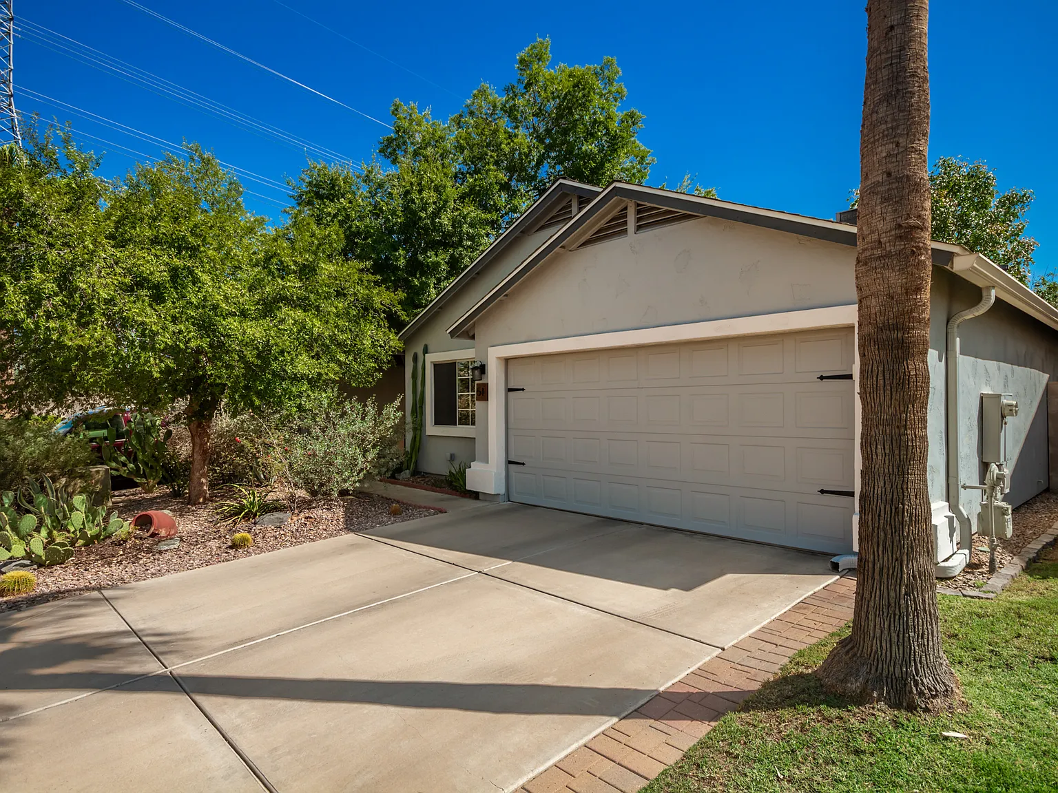 3 bed, 1259 sqft, $2,400 — Photo 2