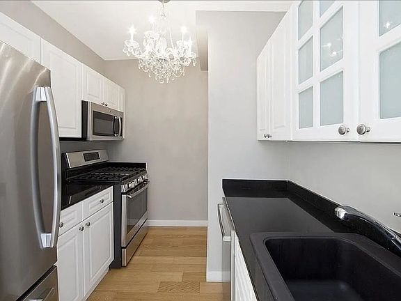 4th image of 1 West St APT 2125