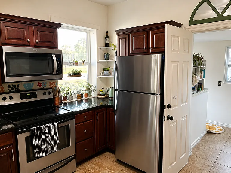 2801 N Franklin St — Photo 12