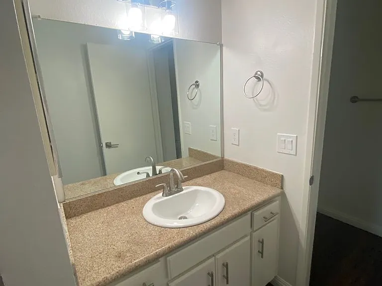 18225 Kingsdale Ave — Photo 20