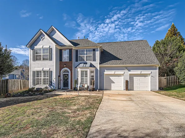 11213 Golden Dr, Charlotte, NC 28216
