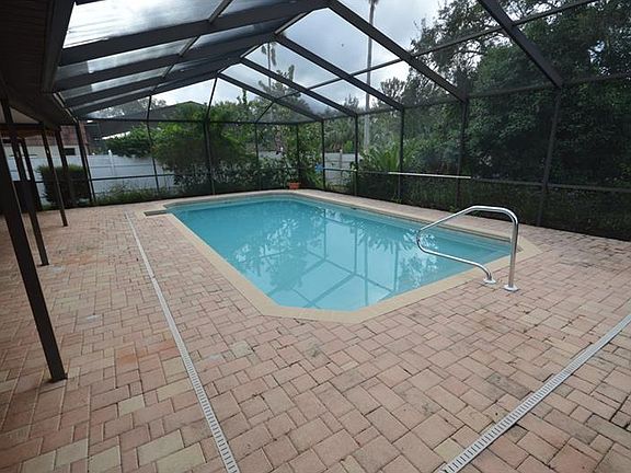 3rd image of 10400 Landmark Dr