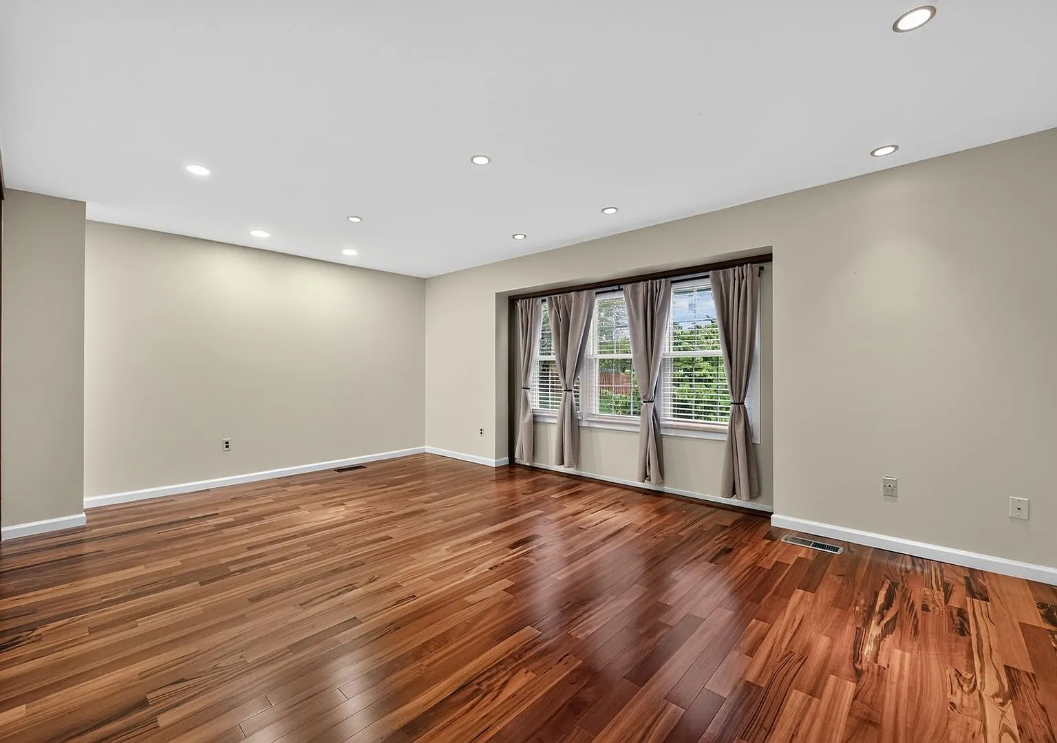 Charming 3BR Townhome in Upper Marlboro — Photo 2