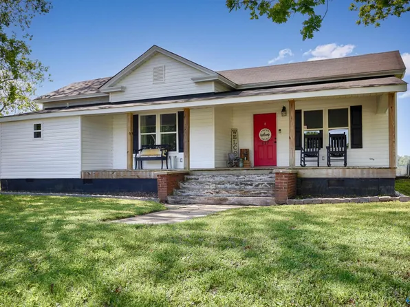 117 Railroad Cir, Falkville, AL 35622