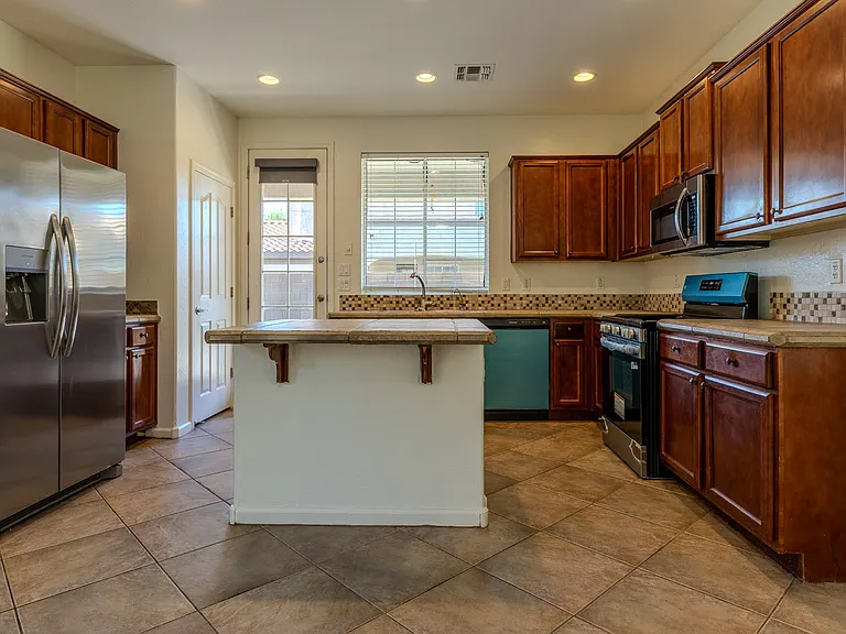 2051 E Carla Vista Dr — Photo 10
