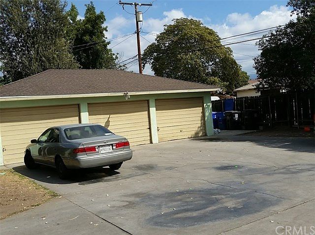 2nd image of 1723 N Sierra Way
