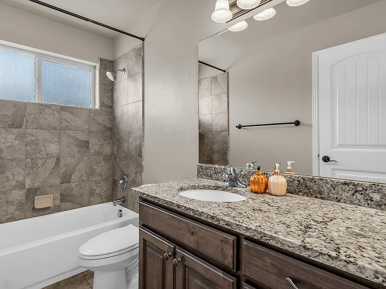 1377 S 4300 W — Photo 15