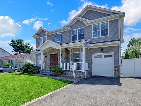2nd image of 11 Lillian Ln