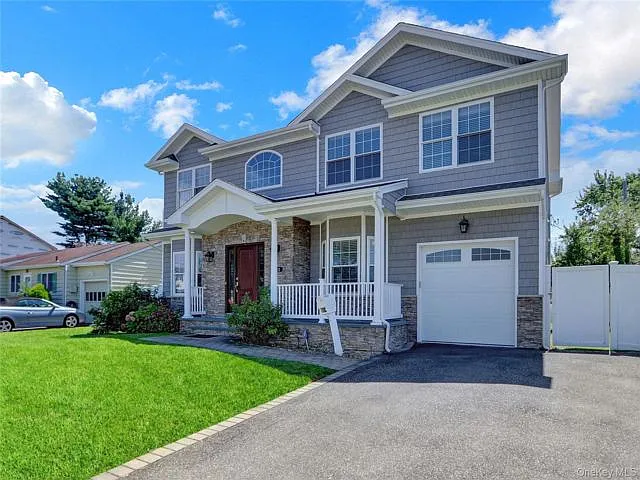 11 Lillian Ln — Photo 2