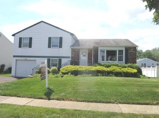 3613 Sunny Lea Rd, Bensalem, PA 19020