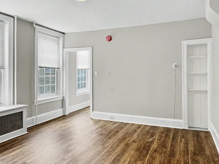 130 E Chestnut St — Photo 10