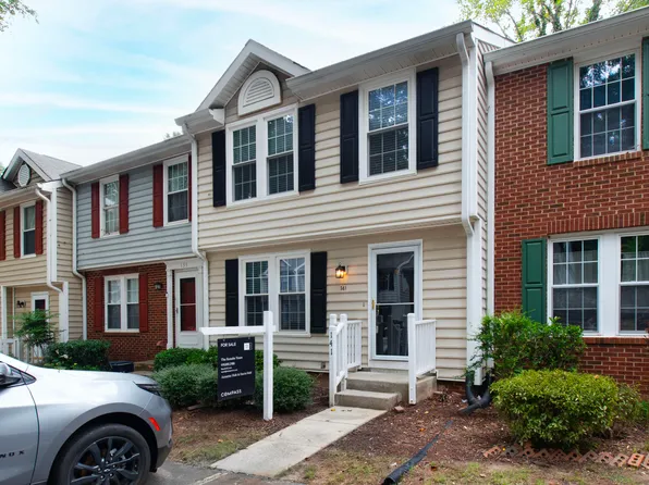 141 Riverwalk Cir, Cary, NC 27511