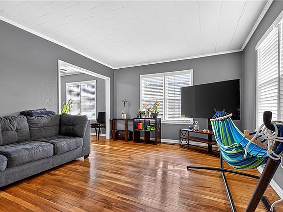 2nd image of 110 W Euclid St